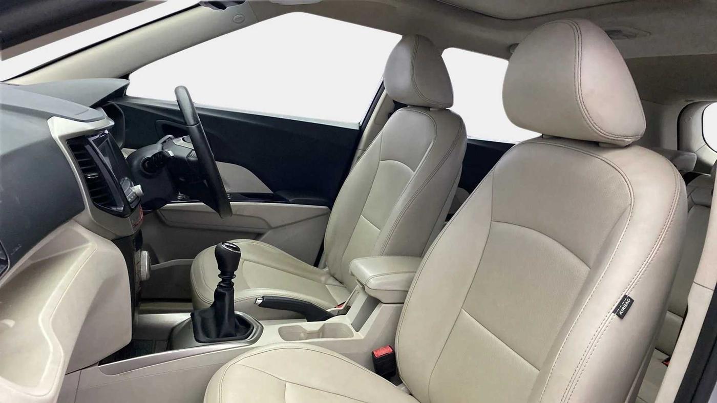 2020 Mahindra XUV300 W8 (O) 1.2 PETROL, Petrol, Manual, 59,575 km, Right Side Front Door Cabin