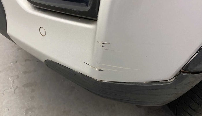 2020 Mahindra XUV300 W8 (O) 1.2 PETROL, Petrol, Manual, 59,575 km, Front bumper - Minor scratches