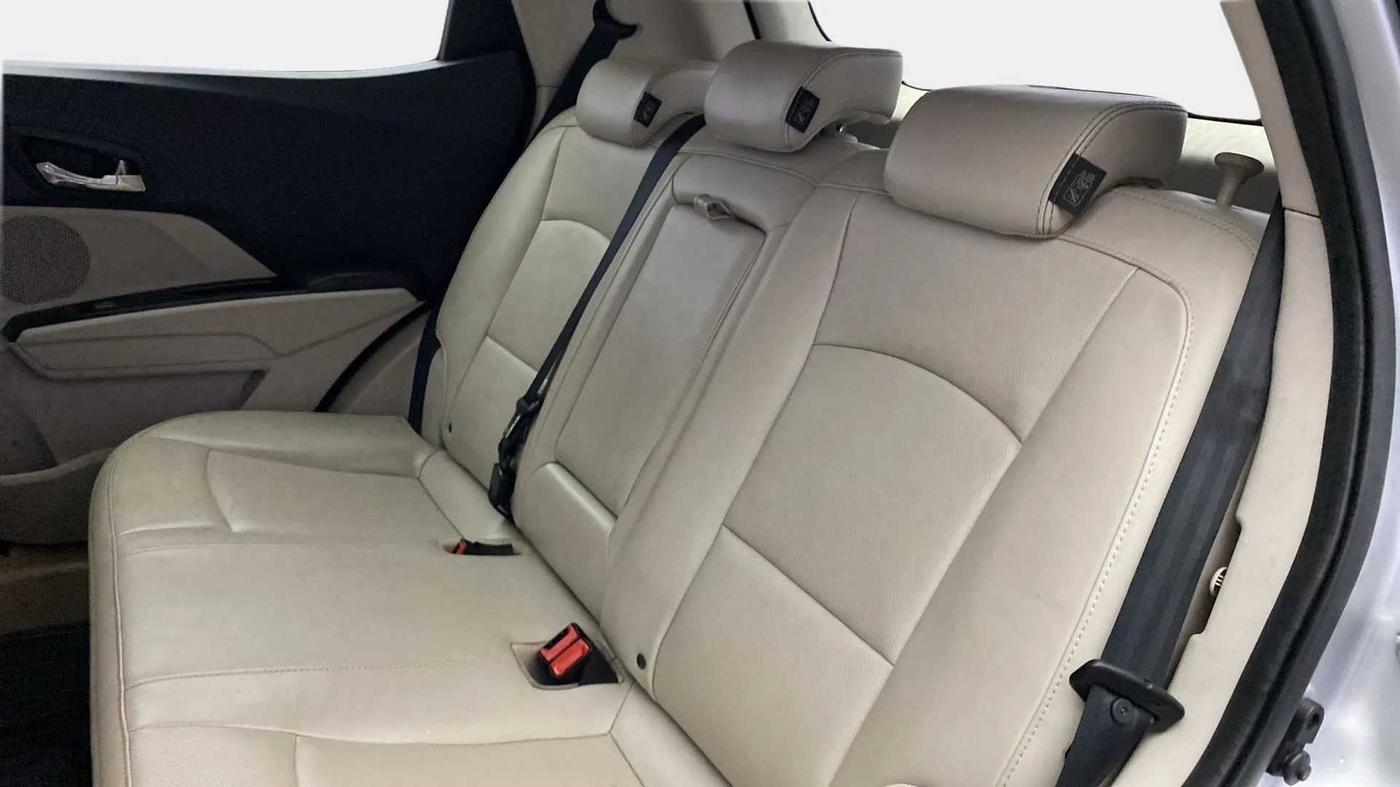 2020 Mahindra XUV300 W8 (O) 1.2 PETROL, Petrol, Manual, 59,575 km, Right Side Rear Door Cabin