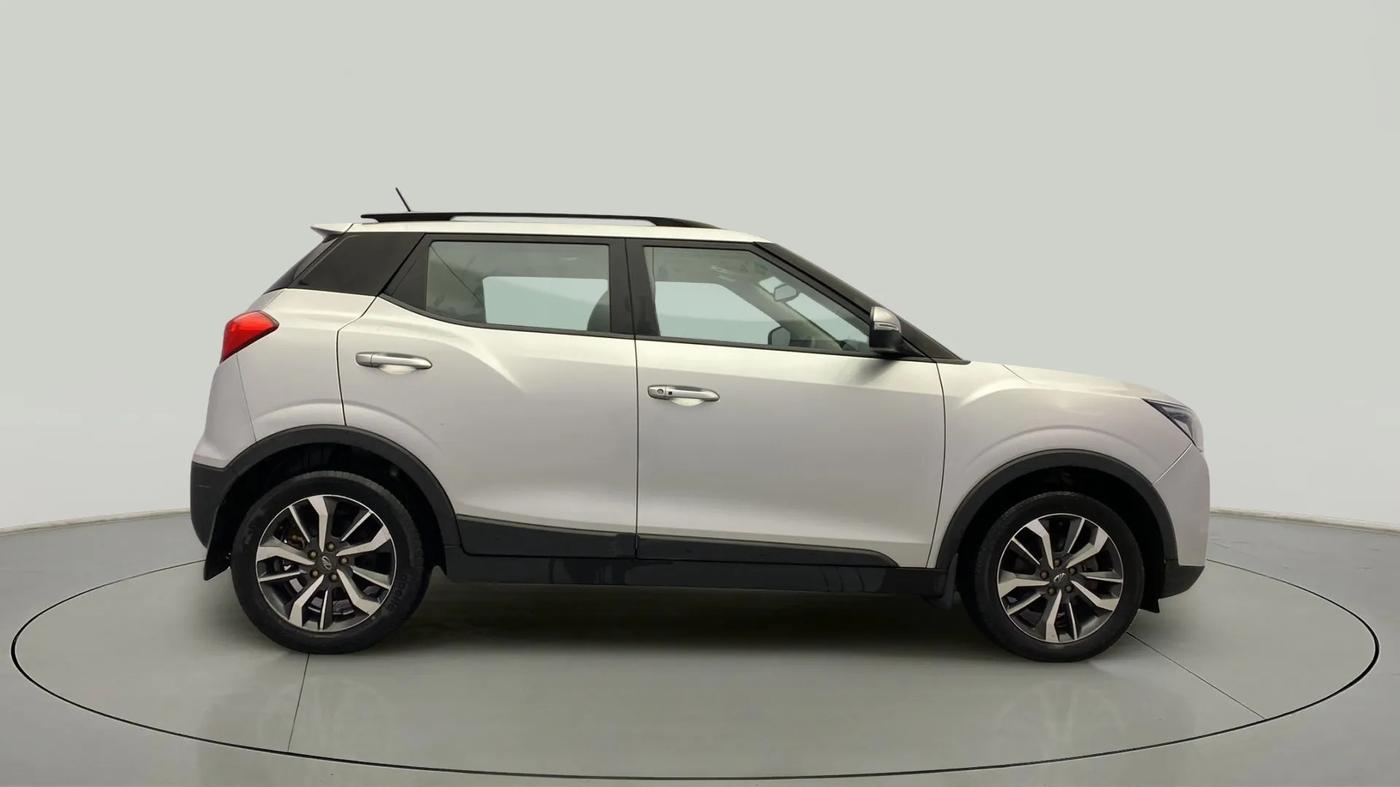 2020 Mahindra XUV300 W8 (O) 1.2 PETROL, Petrol, Manual, 59,575 km, Right Side View