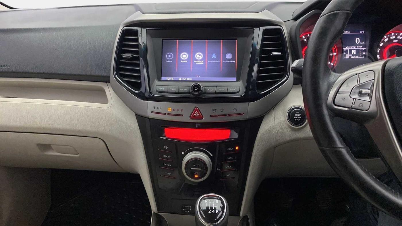 2020 Mahindra XUV300 W8 (O) 1.2 PETROL, Petrol, Manual, 59,575 km, Air Conditioner