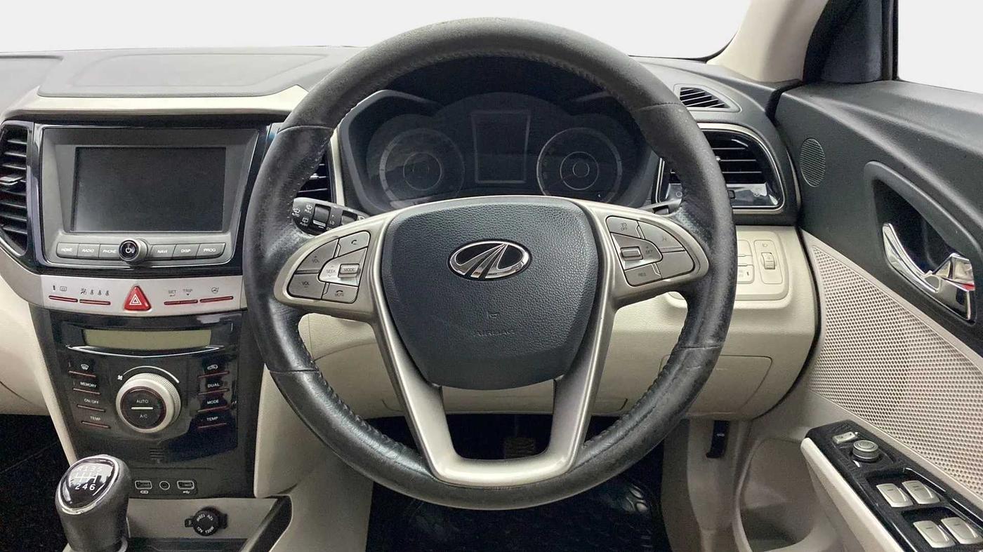 2020 Mahindra XUV300 W8 (O) 1.2 PETROL, Petrol, Manual, 59,575 km, Steering Wheel Close Up