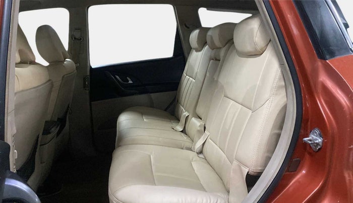 2016 Mahindra XUV500 W10, Diesel, Manual, 86,719 km, Right Side Rear Door Cabin