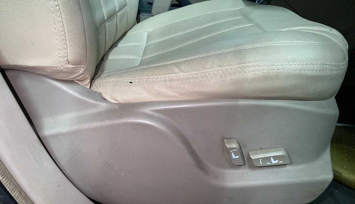 2016 Mahindra XUV500 W10, Diesel, Manual, 86,719 km, Driver Side Adjustment Panel