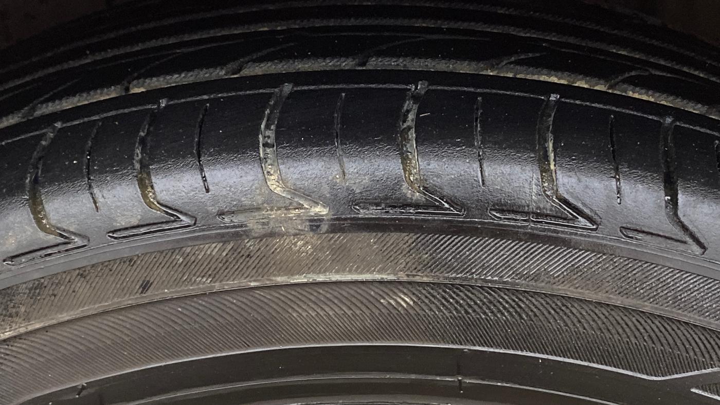 2018 Toyota YARIS VX MT, Petrol, Manual, 77,151 km, Left Front Tyre Tread