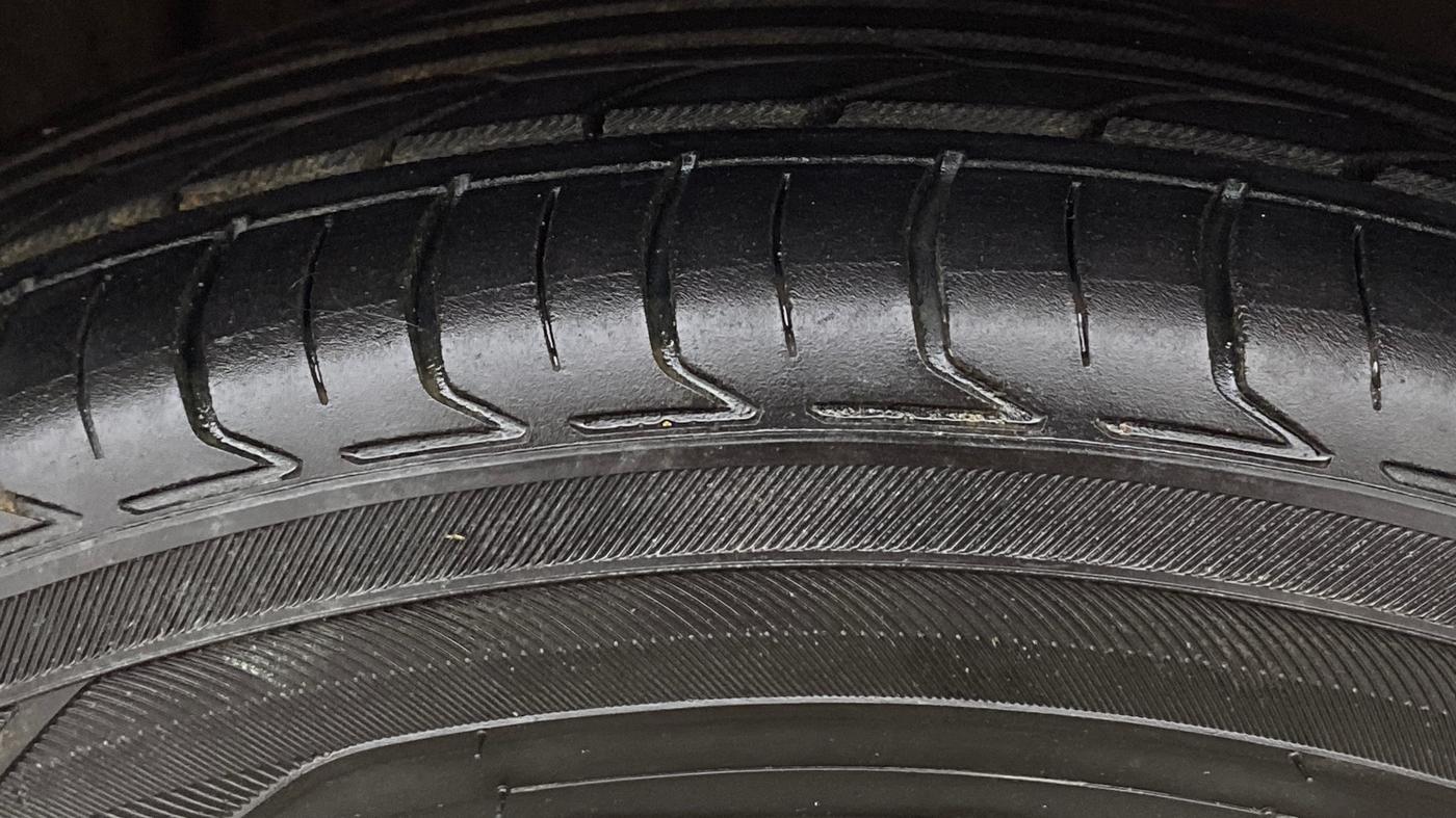 2018 Toyota YARIS VX MT, Petrol, Manual, 77,151 km, Right Front Tyre Tread