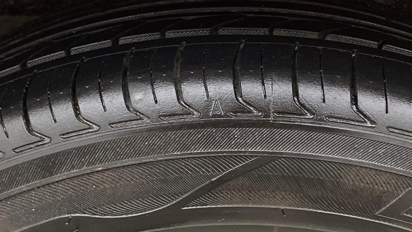 2018 Toyota YARIS VX MT, Petrol, Manual, 77,151 km, Right Rear Tyre Tread