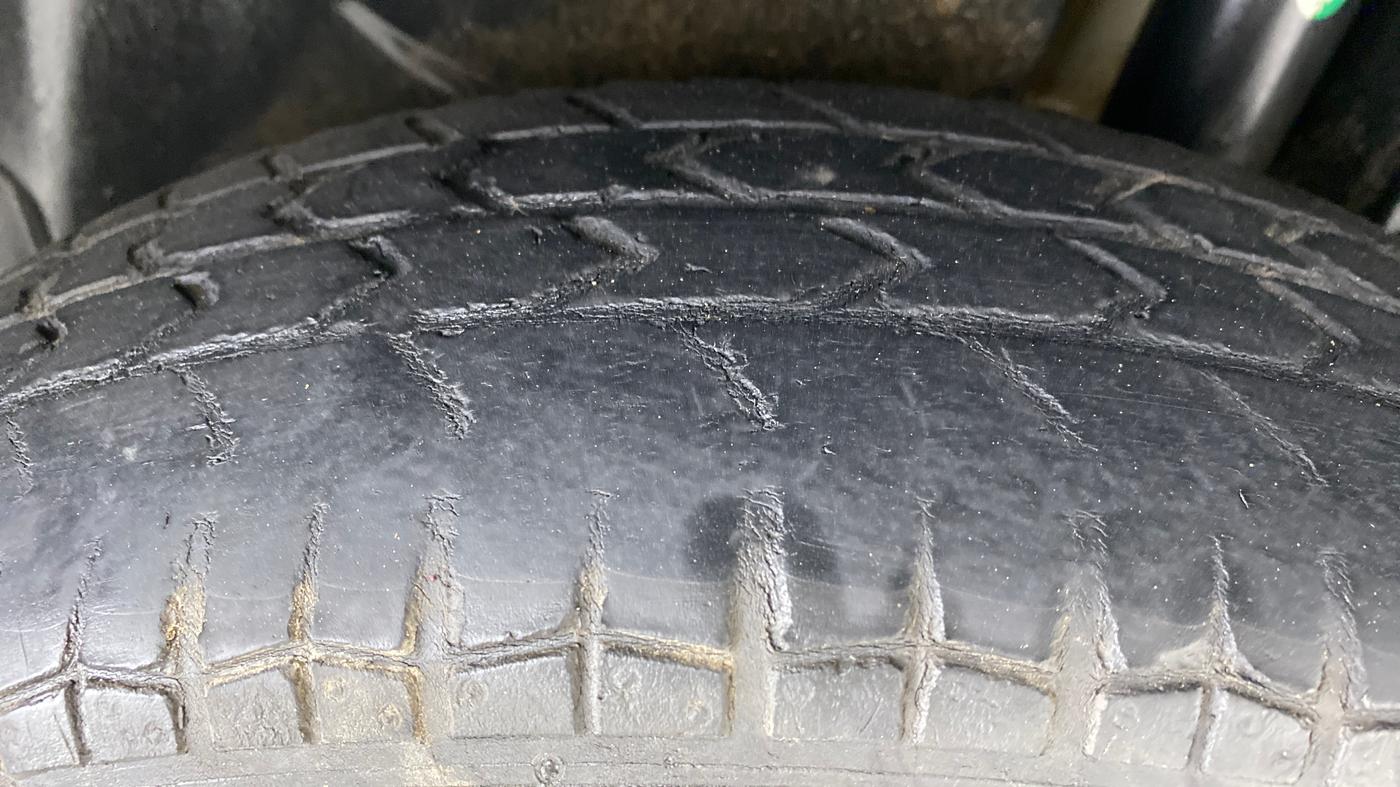 2013 Maruti Swift Dzire VXI, CNG, Manual, 95,660 km, Left Rear Tyre Tread