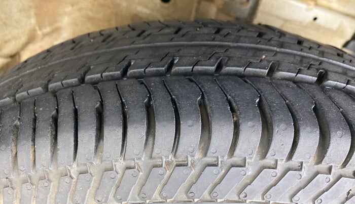 2013 Maruti Swift Dzire VXI, CNG, Manual, 95,660 km, Right Front Tyre Tread