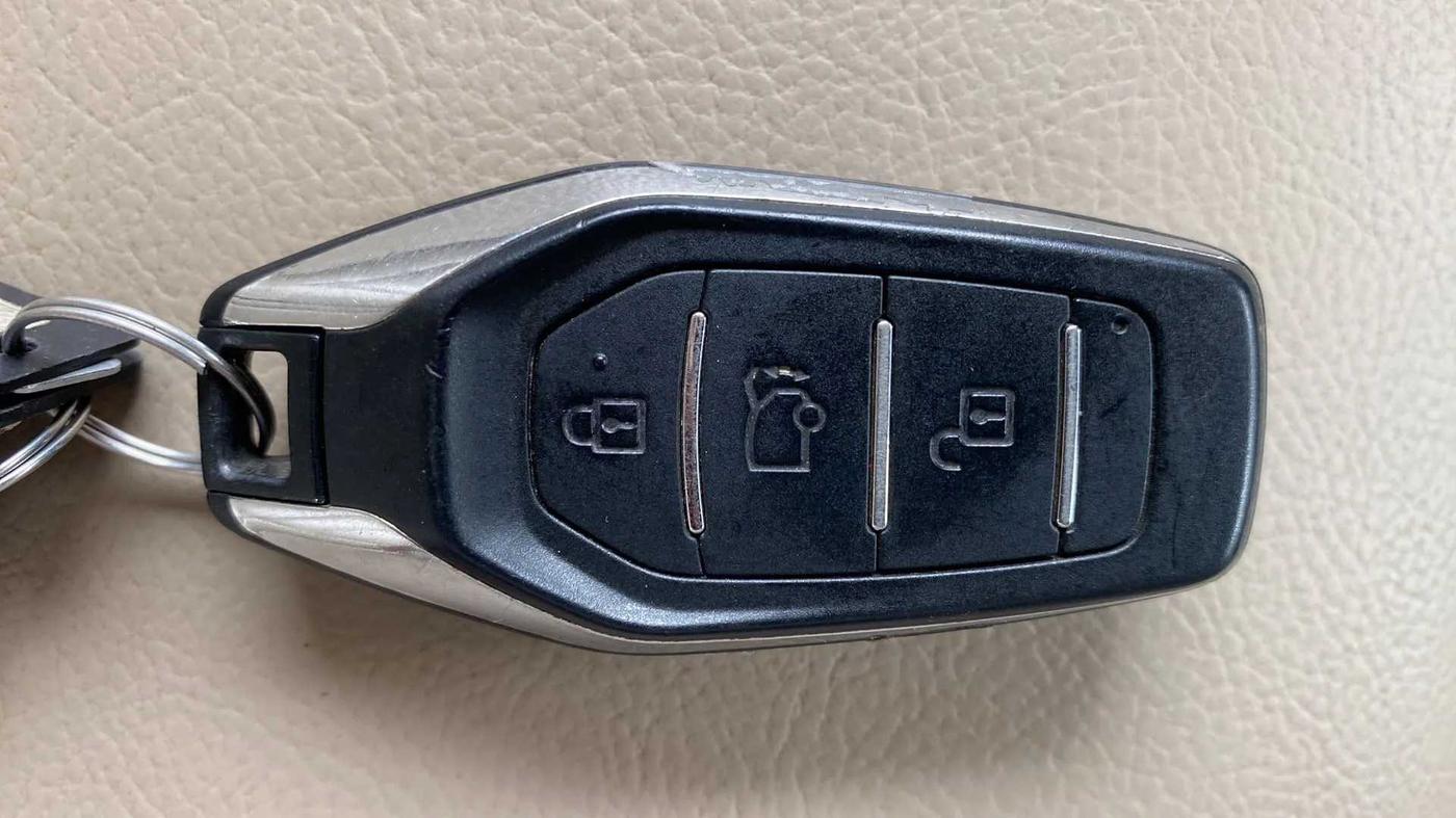 2018 Mahindra XUV500 W10, Diesel, Manual, 50,013 km, Key Close Up