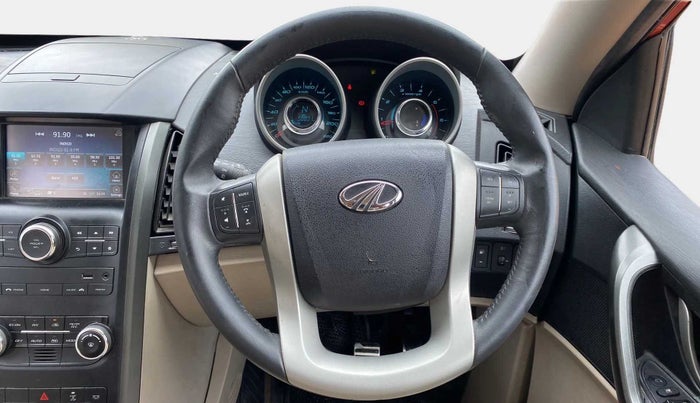 2018 Mahindra XUV500 W10, Diesel, Manual, 50,013 km, Steering Wheel Close Up