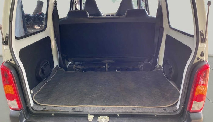 2022 Maruti Eeco 5 STR AC (O), Petrol, Manual, 13,235 km, Boot Inside