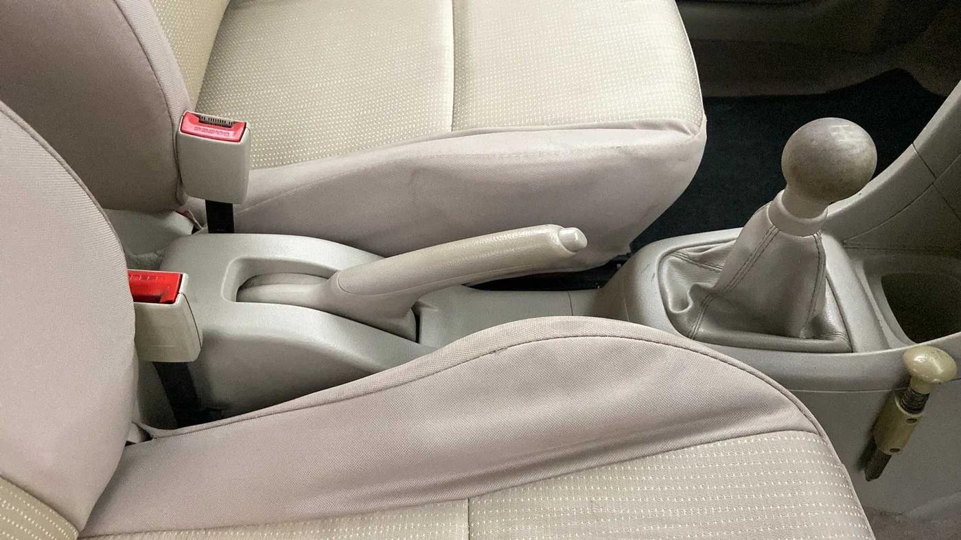 2015 Maruti Swift Dzire LXI (O), Petrol, Manual, 93,772 km, Gear Lever