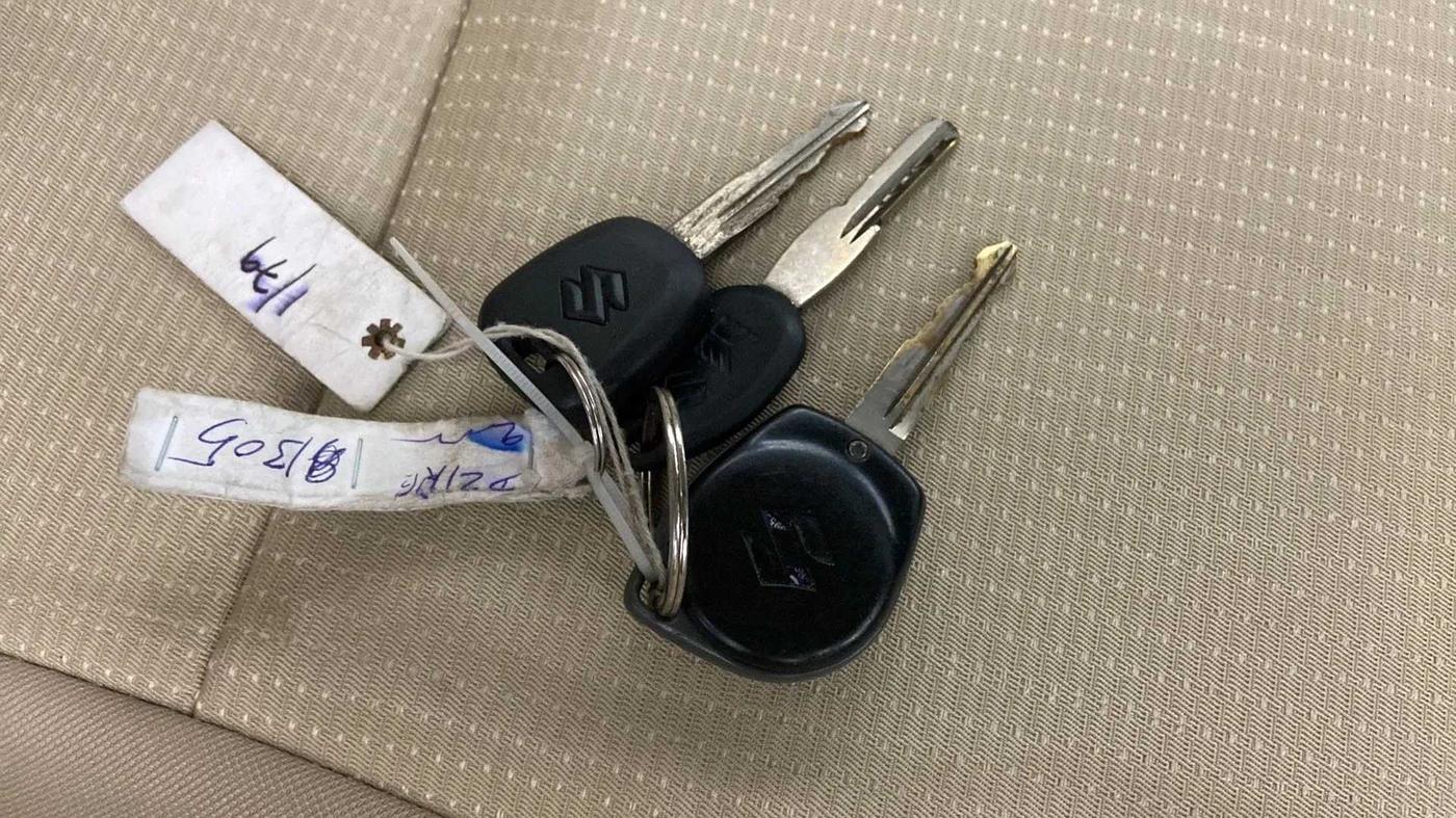 2015 Maruti Swift Dzire LXI (O), Petrol, Manual, 93,772 km, Key Close Up