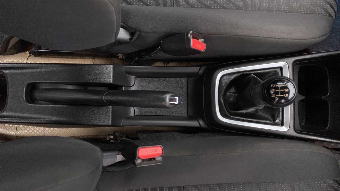 2019 Maruti Swift VXI, Petrol, Manual, 86,009 km, Gear Lever