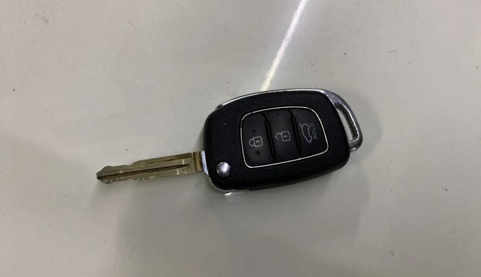 2019 Hyundai VENUE S 1.2, Petrol, Manual, 22,288 km, Key Close Up