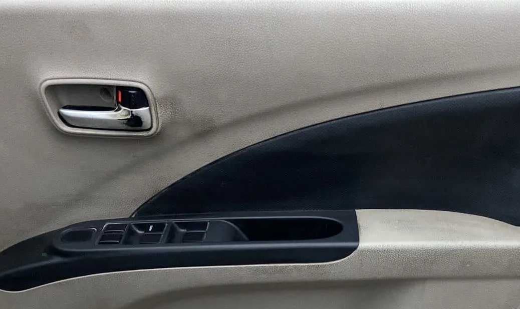 2015 Maruti Celerio VXI CNG, CNG, Manual, 82,115 km, Driver Side Door Panels Control