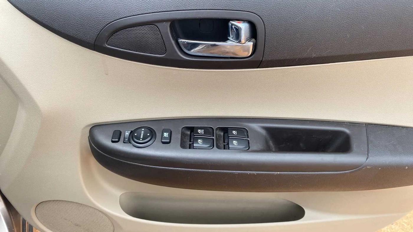 2013 Hyundai i20 SPORTZ 1.2, Petrol, Manual, 55,123 km, Driver Side Door Panels Control