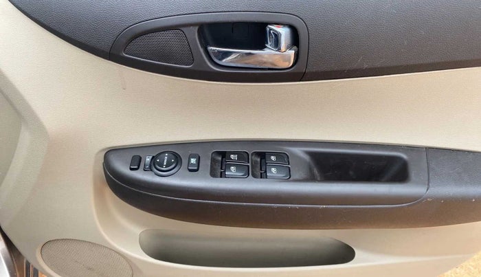 2013 Hyundai i20 SPORTZ 1.2, Petrol, Manual, 55,123 km, Driver Side Door Panels Control