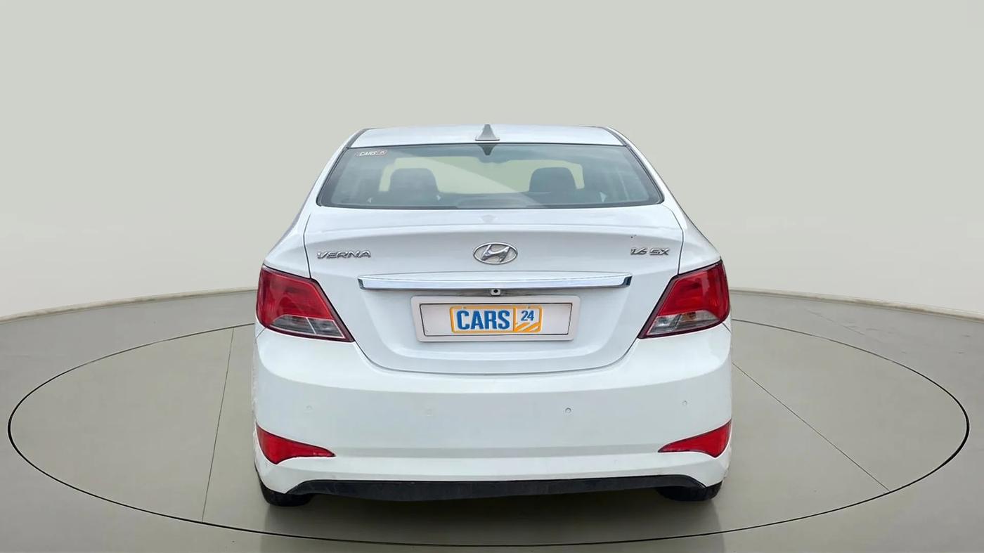 2017 Hyundai Verna 1.6 CRDI SX, Diesel, Manual, 1,23,051 km, Back/Rear