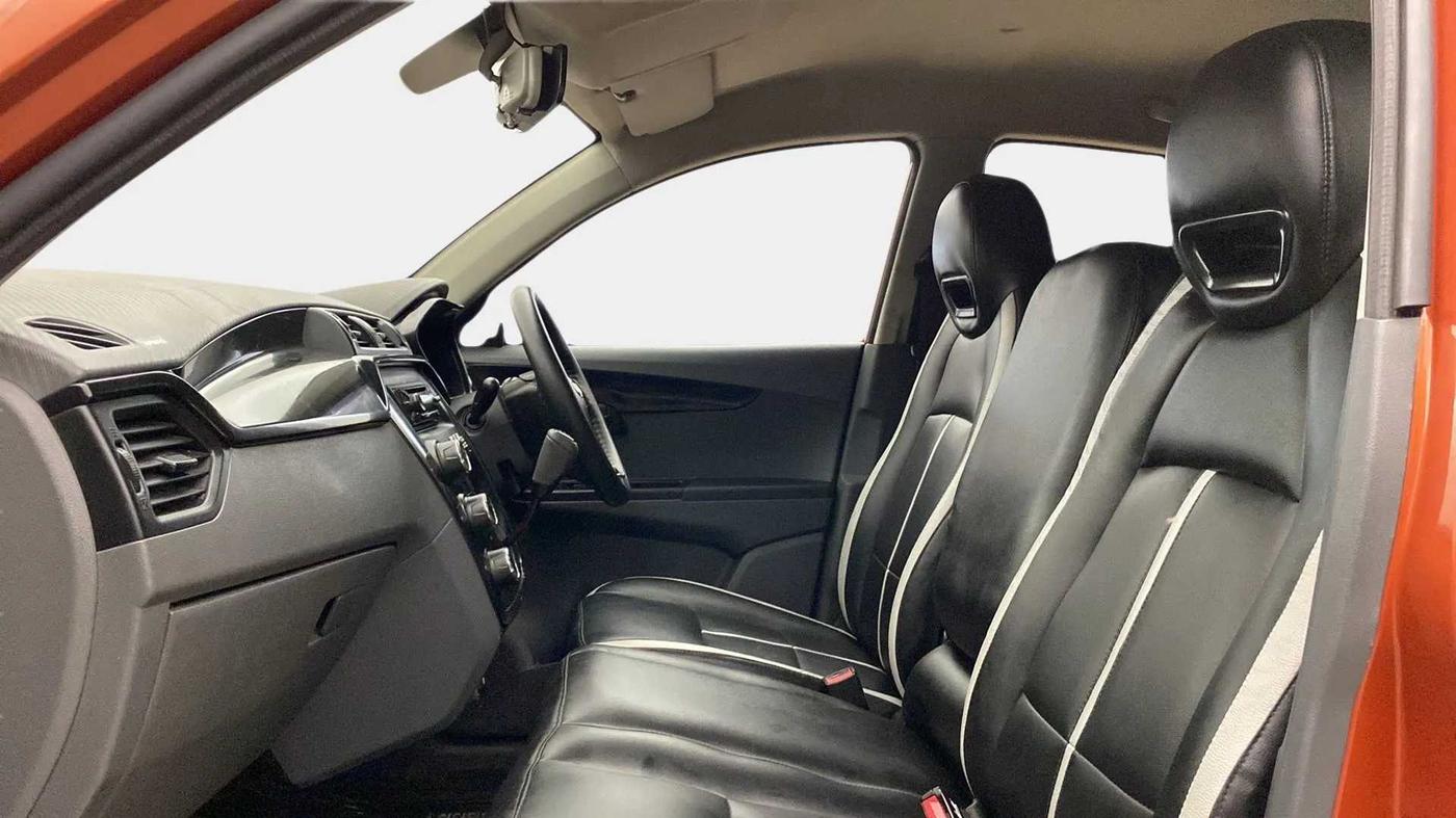 2017 Mahindra KUV 100 NXT K4+ P 6 STR, Petrol, Manual, 21,144 km, Right Side Front Door Cabin