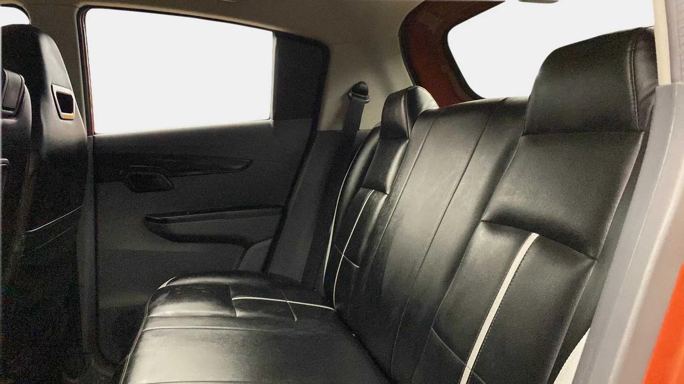 2017 Mahindra KUV 100 NXT K4+ P 6 STR, Petrol, Manual, 21,144 km, Right Side Rear Door Cabin
