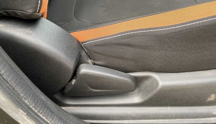 2020 Renault Kwid CLIMBER 1.0 (O), Petrol, Manual, 23,189 km, Driver Side Adjustment Panel