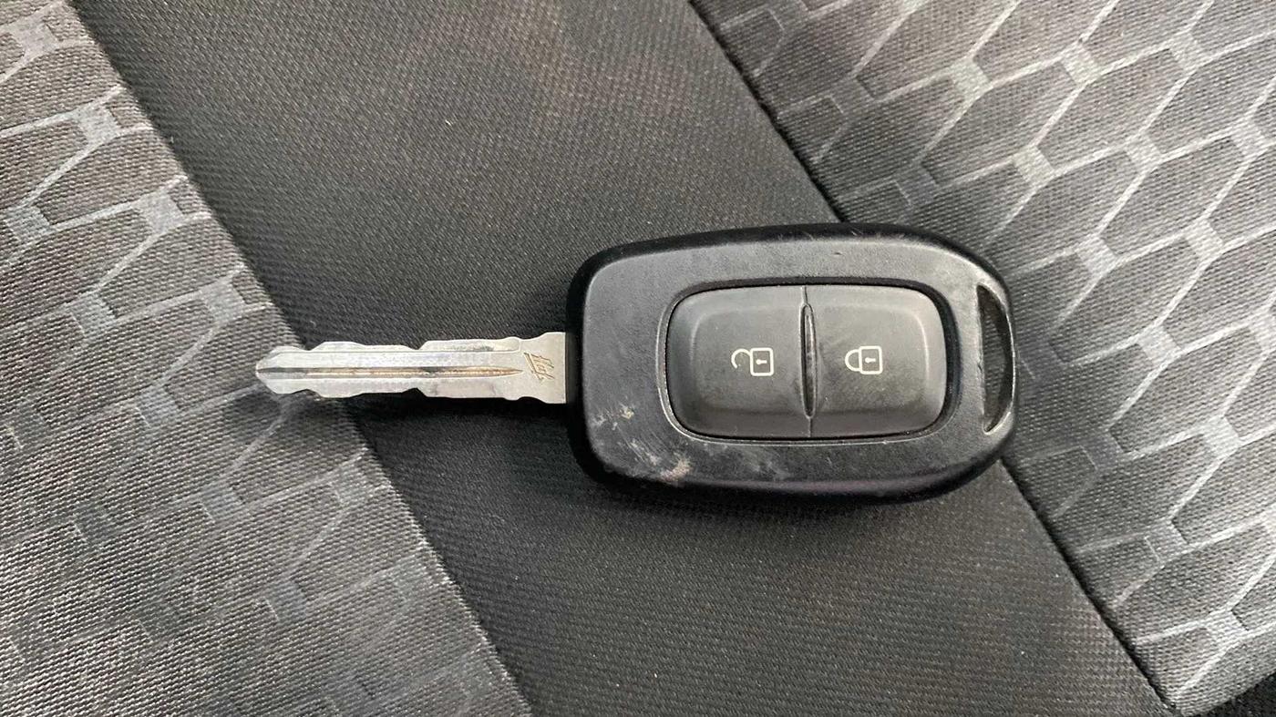 2022 Nissan MAGNITE XL, Petrol, Manual, 32,612 km, Key Close Up