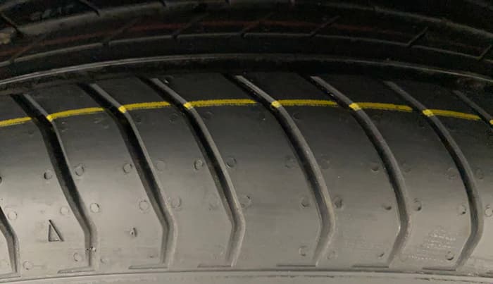 2015 Ford Ecosport TITANIUM 1.5L PETROL AT, Petrol, Automatic, 62,217 km, Left Rear Tyre Tread