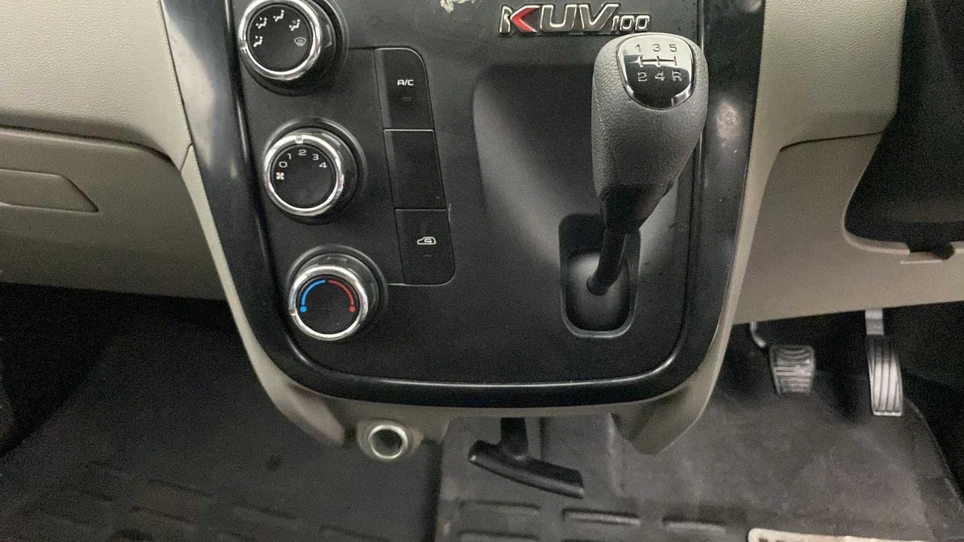 2016 Mahindra Kuv100 K4 6 STR, Petrol, Manual, 27,368 km, Gear Lever