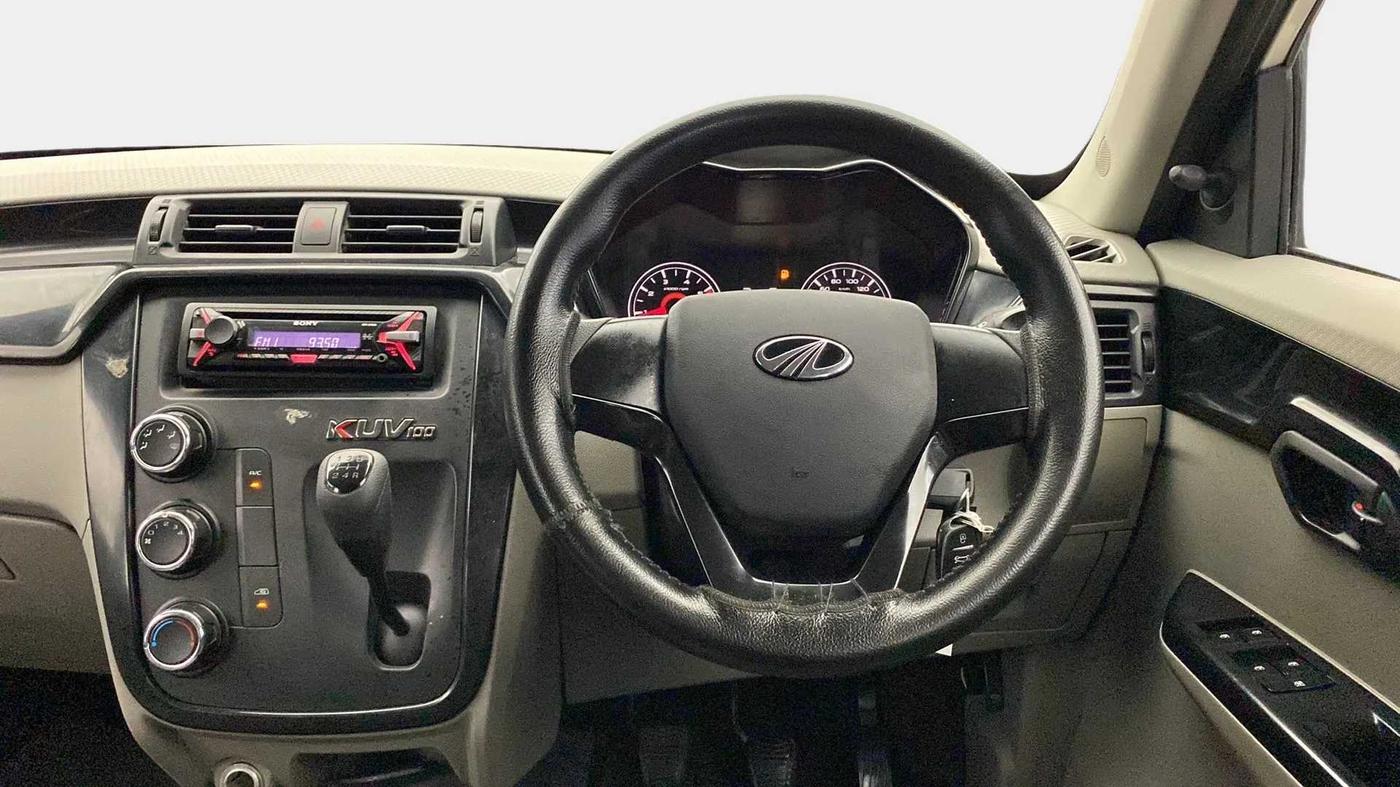 2016 Mahindra Kuv100 K4 6 STR, Petrol, Manual, 27,368 km, Steering Wheel Close Up