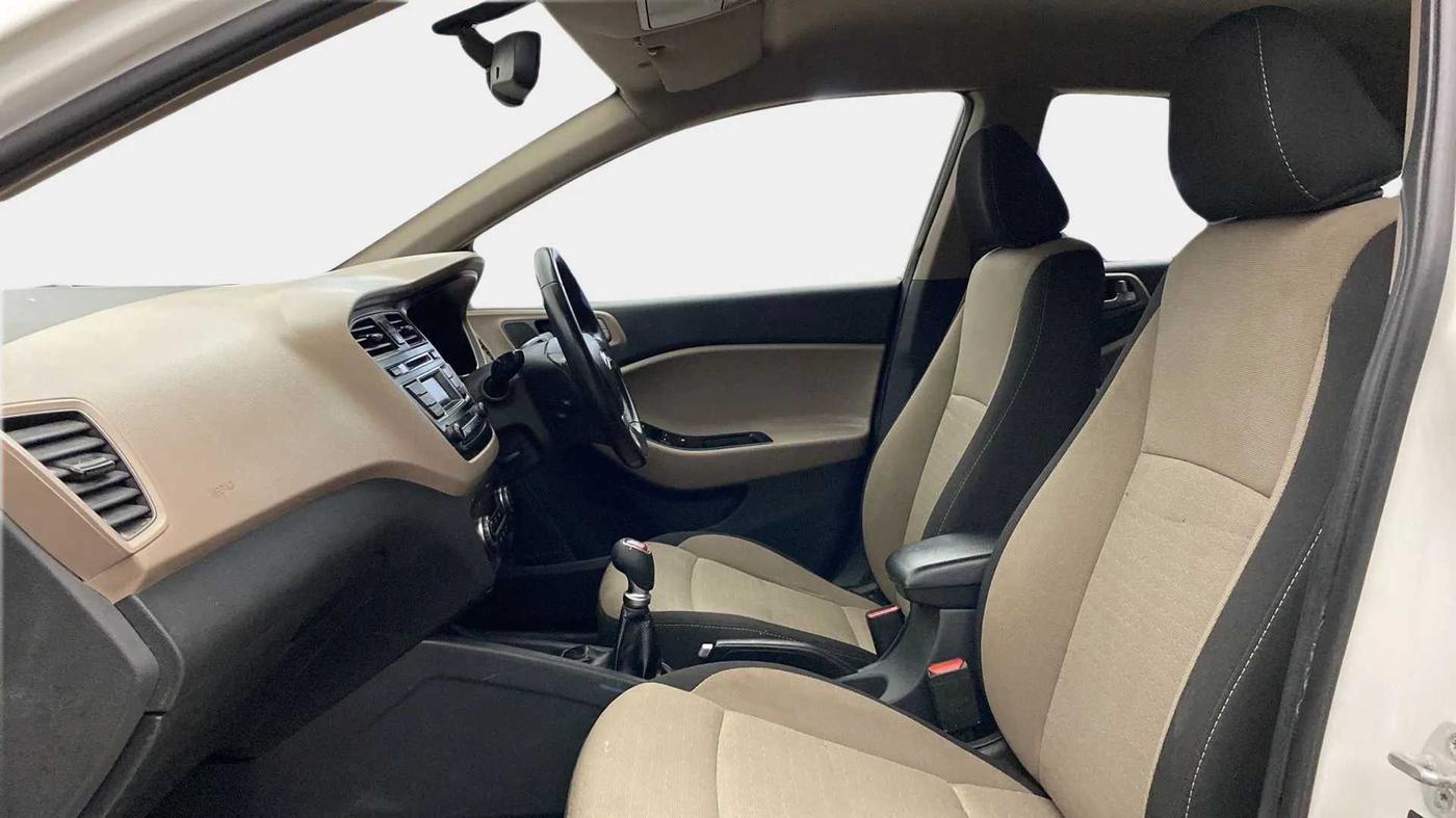 2015 Hyundai Elite i20 ASTA 1.2, CNG, Manual, 71,476 km, Right Side Front Door Cabin