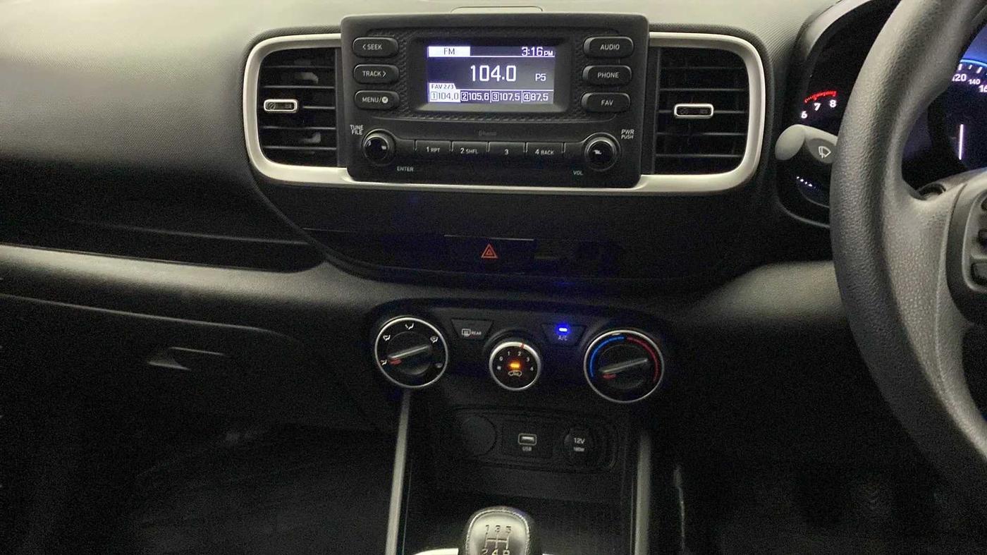 2021 Hyundai VENUE S 1.2, Petrol, Manual, 14,750 km, Air Conditioner