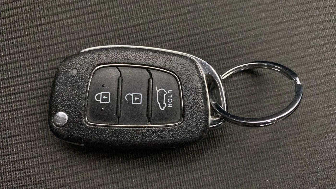2021 Hyundai VENUE S 1.2, Petrol, Manual, 14,750 km, Key Close Up