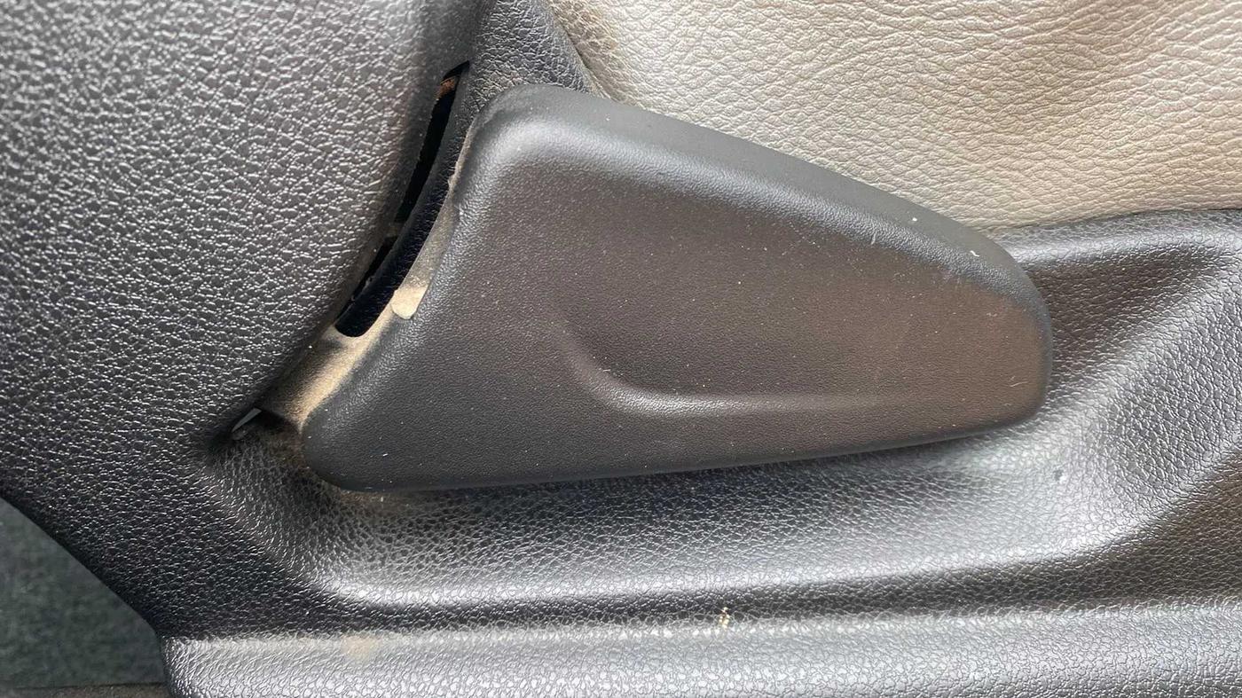2018 Renault Kwid RXT 1.0 AMT (O), Petrol, Automatic, 26,077 km, Driver Side Adjustment Panel