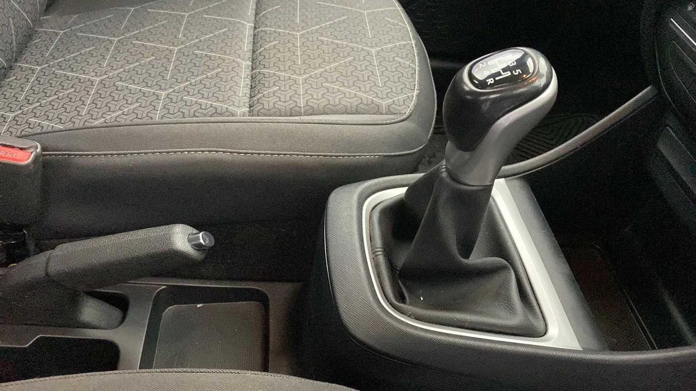 2023 Tata PUNCH CREATIVE  MT, Petrol, Manual, 19,235 km, Gear Lever