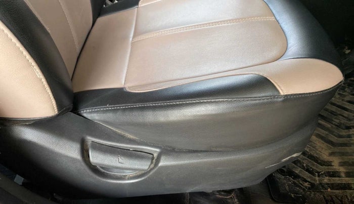 2018 Hyundai Grand i10 MAGNA 1.2 KAPPA VTVT, CNG, Manual, 59,928 km, Driver Side Adjustment Panel