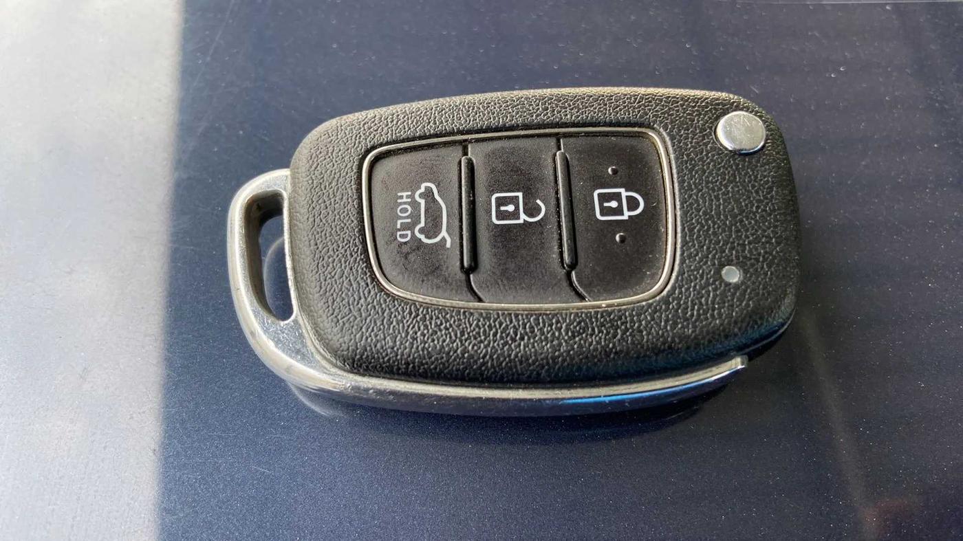 2020 Hyundai VENUE S+ 1.2, Petrol, Manual, 44,438 km, Key Close Up