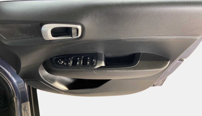 2020 Hyundai VENUE S+ 1.2, Petrol, Manual, 44,438 km, Driver Side Door Panels Control