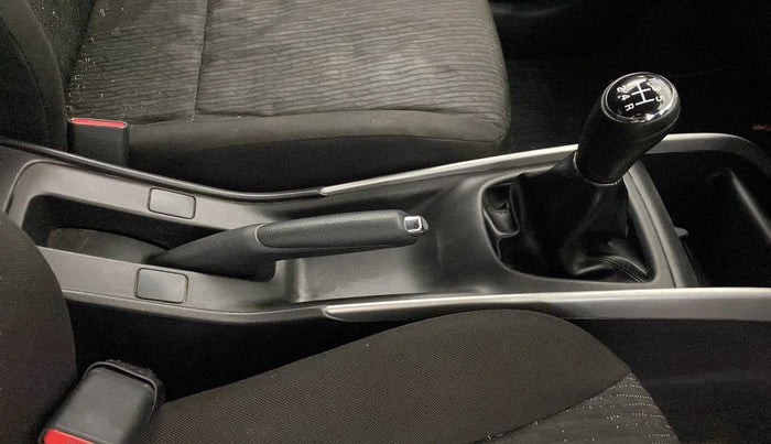 2016 Maruti Baleno DELTA PETROL 1.2, CNG, Manual, 1,04,843 km, Gear Lever