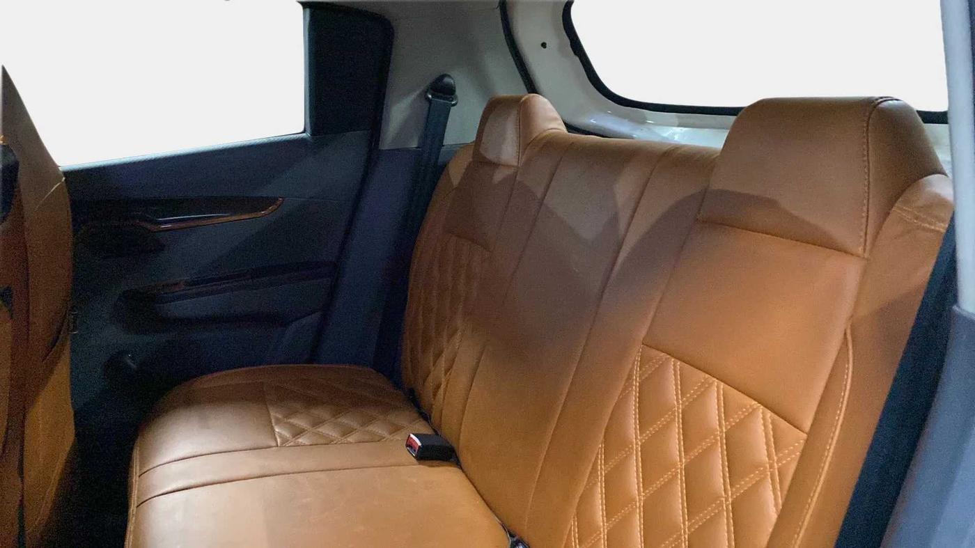 2019 Mahindra Kuv100 K2 TRIP CNG, CNG, Manual, 71,112 km, Right Side Rear Door Cabin