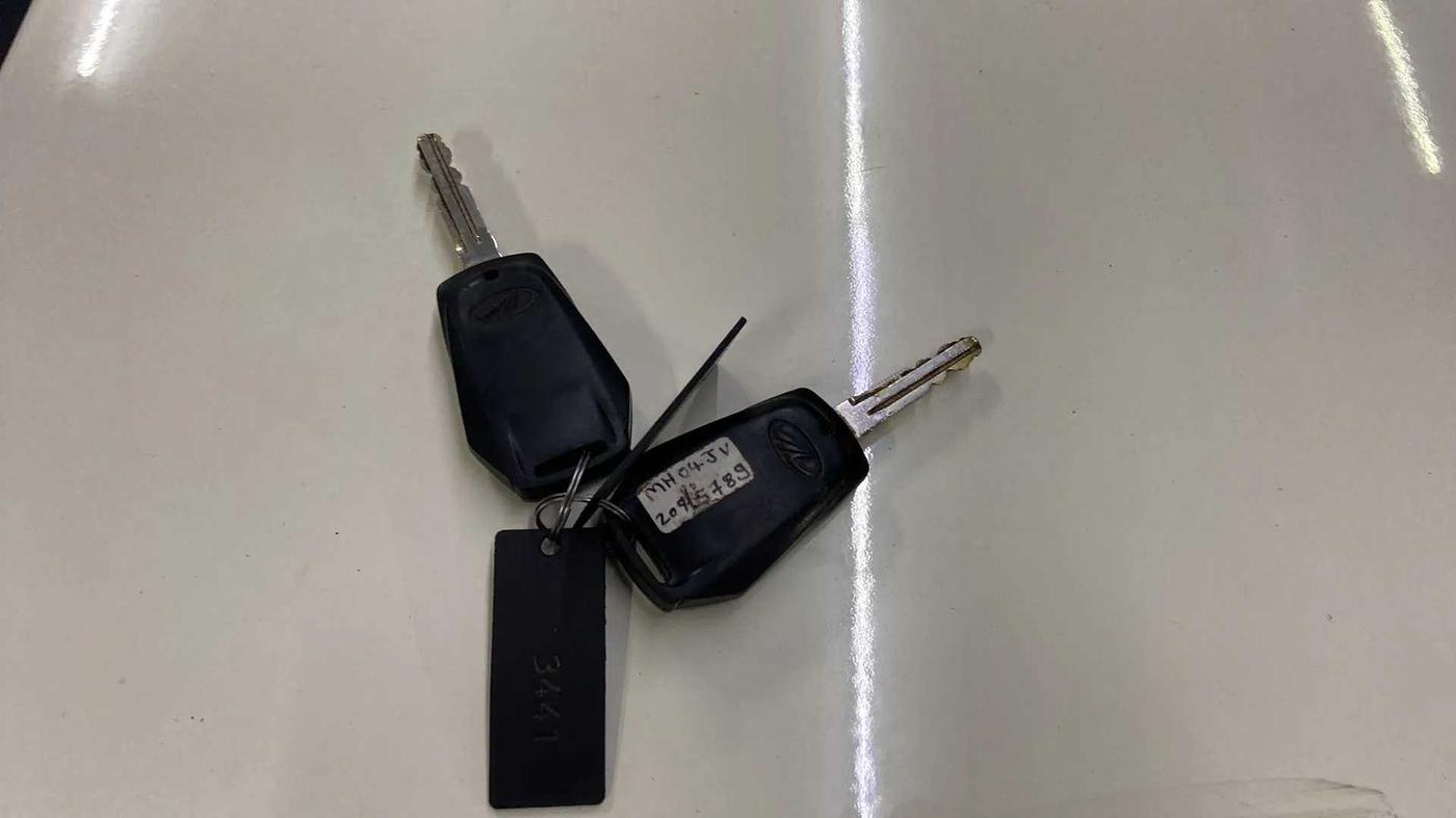 2019 Mahindra Kuv100 K2 TRIP CNG, CNG, Manual, 71,112 km, Key Close Up