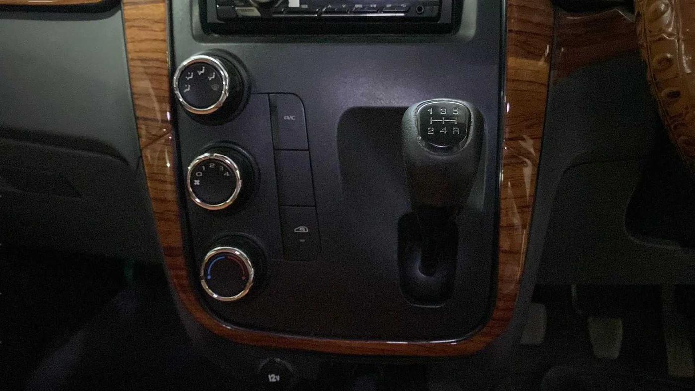 2019 Mahindra Kuv100 K2 TRIP CNG, CNG, Manual, 71,112 km, Gear Lever