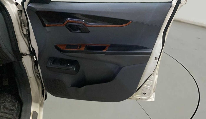 2019 Mahindra Kuv100 K2 TRIP CNG, CNG, Manual, 71,112 km, Driver Side Door Panels Control