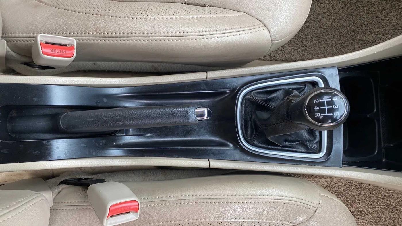 2016 Maruti Ciaz ZDI+ SHVS, Diesel, Manual, 57,061 km, Gear Lever