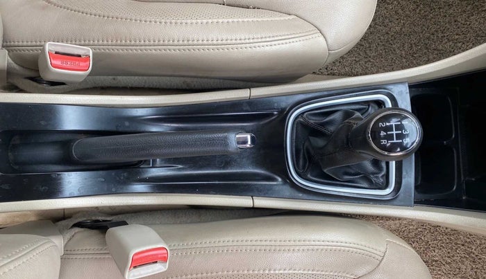 2016 Maruti Ciaz ZDI+ SHVS, Diesel, Manual, 57,061 km, Gear Lever