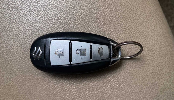 2016 Maruti Ciaz ZDI+ SHVS, Diesel, Manual, 57,061 km, Key Close Up
