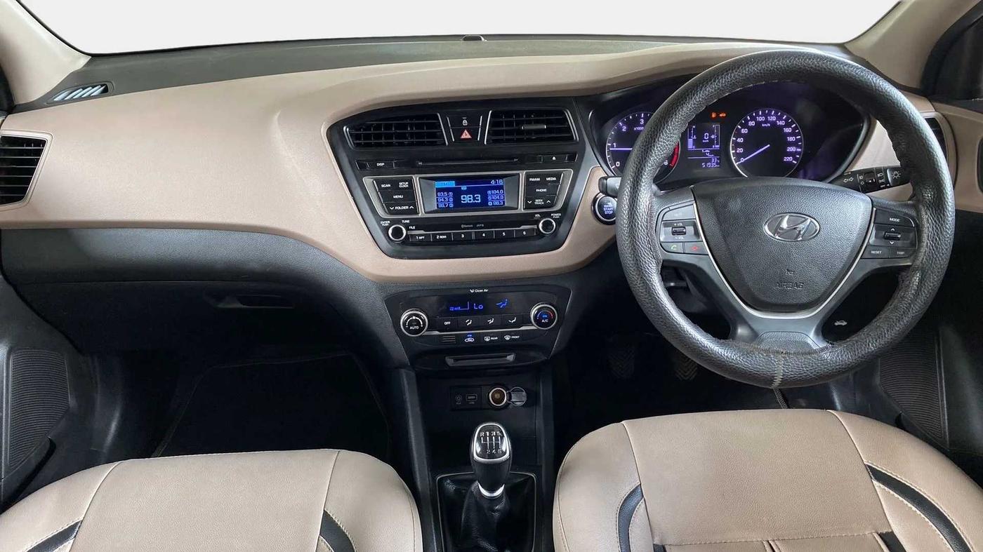 2015 Hyundai Elite i20 SPORTZ 1.4 (O) CRDI, Diesel, Manual, 51,943 km, Dashboard