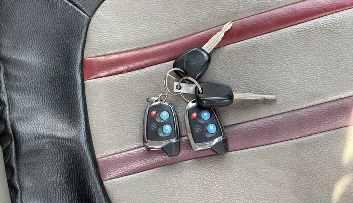 2015 Maruti Alto 800 LXI, Petrol, Manual, 32,128 km, Key Close Up