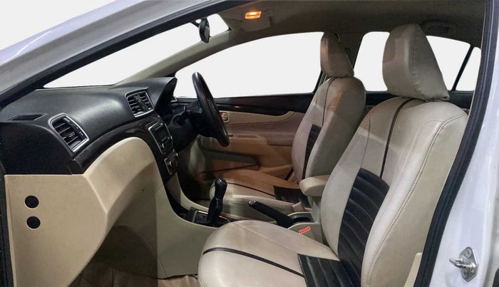 2015 Maruti Ciaz VXI+, Petrol, Manual, 63,184 km, Right Side Front Door Cabin